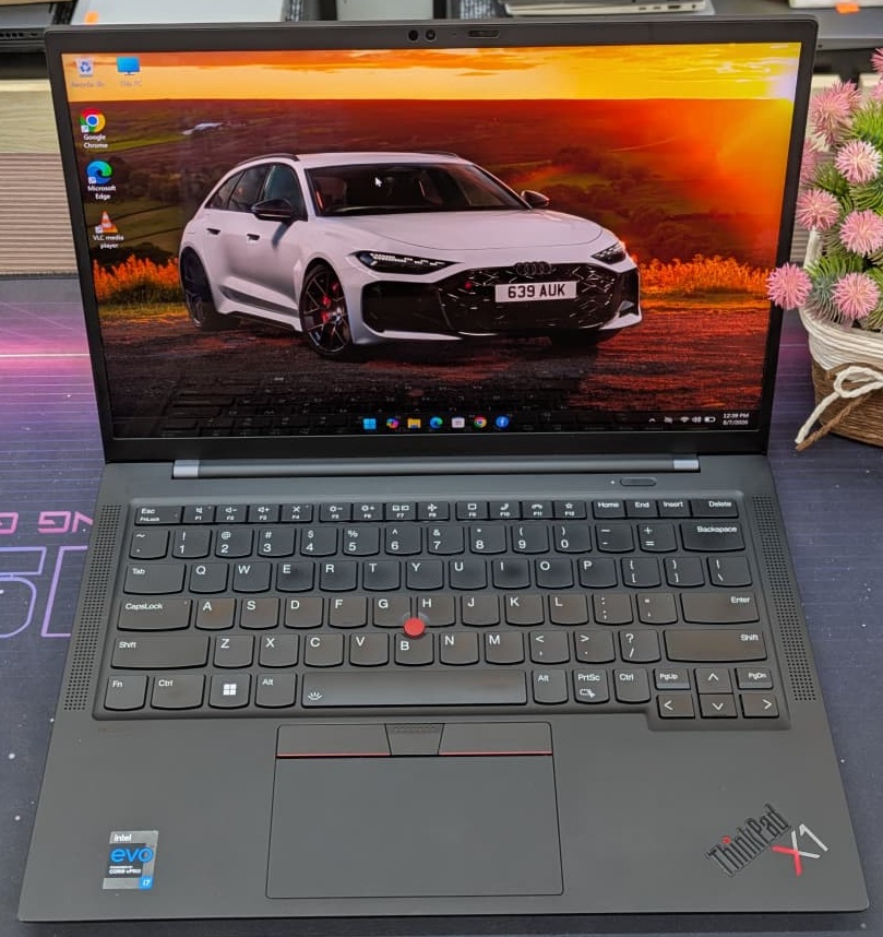 Lenovo ThinkPad X1 Carbon Gen 9, Intel Core i7-1165G7 (11th Gen), Ram 16 GB DDR4, Storage 512 GB NVME SSD, 14 Inch 4K IPS Display