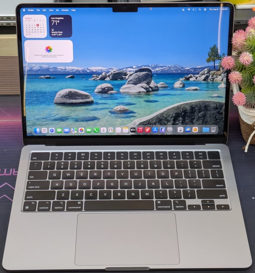 Apple MacBook Air M2, 8 Core CPU, 8 Core GPU, Ram 8 GB LPDDR5, Storage 256 GB, 13.6 Inch Liquid Retina Display