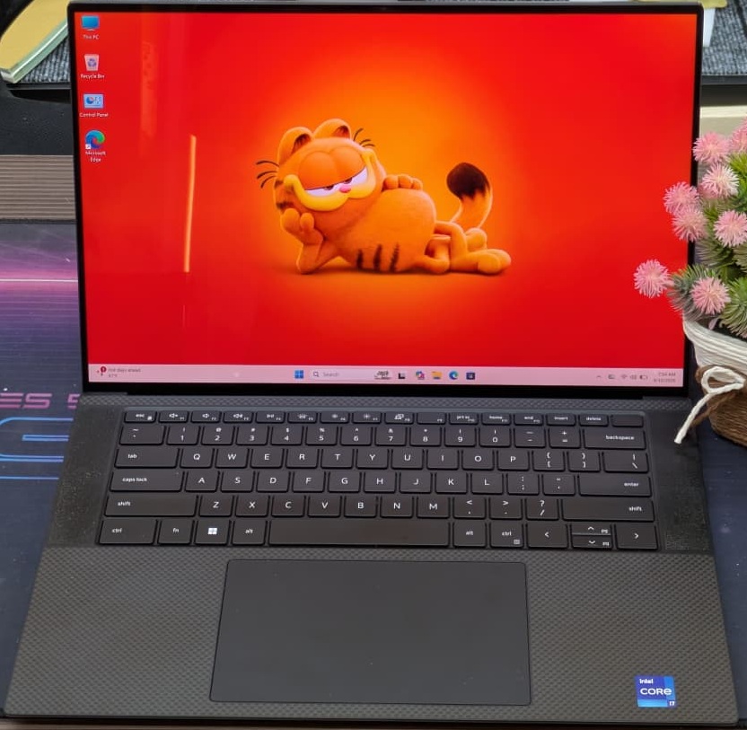Dell Precision 5560 Premium Business Workstation, Intel Core i7-11800H(11th Gen), Ram 32 GB. DDR4, 512 GB NVMe SSD, UHD+ 4K 15.6 Inch IPS Touch Display